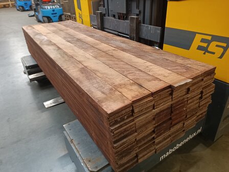 20X150MM HARDHOUT FIJN BEZAAGD 200CM