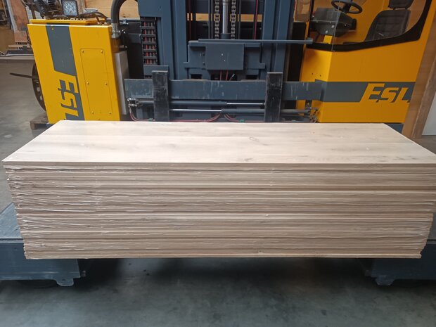 18 MM EIKENMEUBELPANEEL 600 x 2000MM