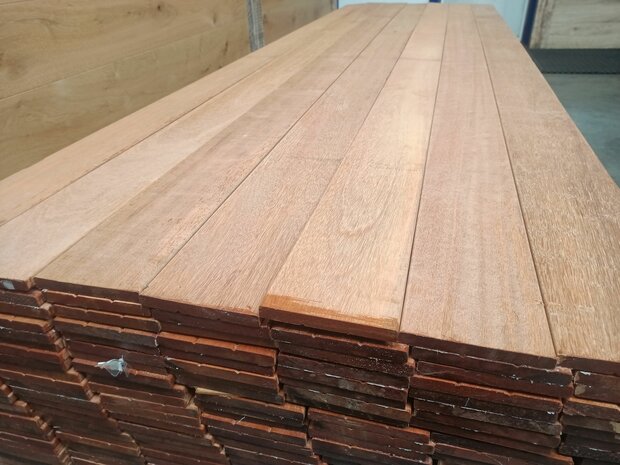 16X145MM 335cm HARD HOUT GESCHAAFD