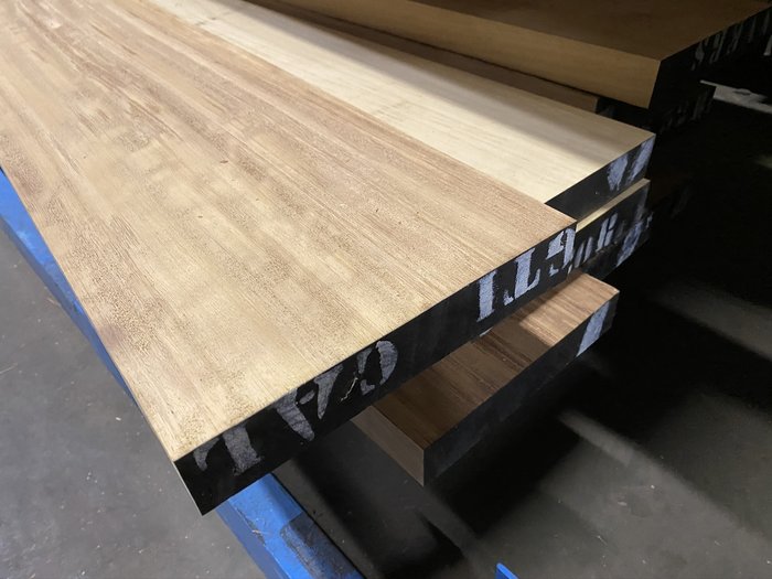 40x240 iroko geschaafde planken Van Hameren Houthandel